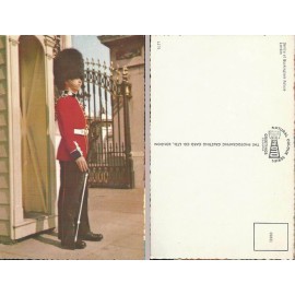 Londres - Sentry at Buckingham Palace - 19.742