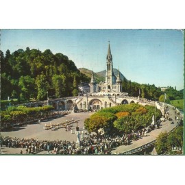 França - Lourdes - Les Malades assistant - 19.844