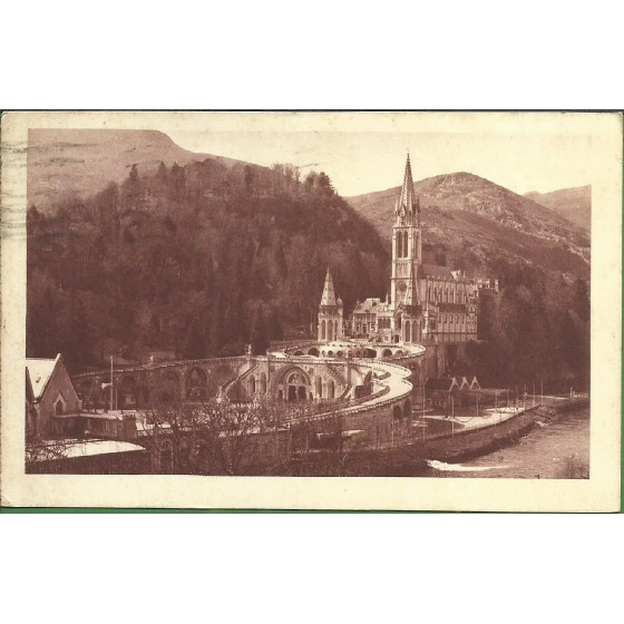 França - Lourdes - Vue d´ensemble sur la Basilique - 19.969